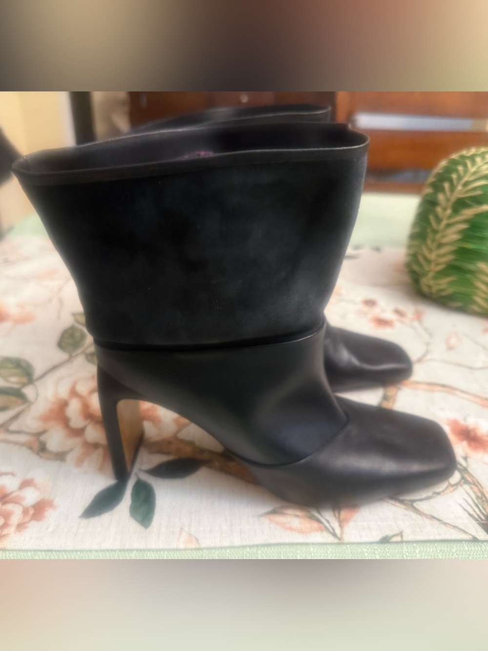 JOHNATHON SIMKHAI BLACK LEATHER SUEDEBOOTS 4” HEELS BLACK BOOTIES